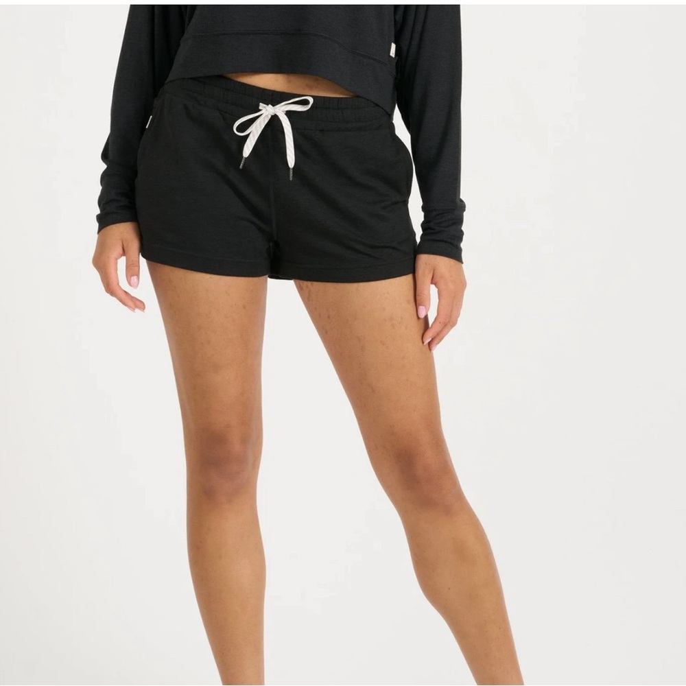 Vuori Halo Performance Shorts Size L